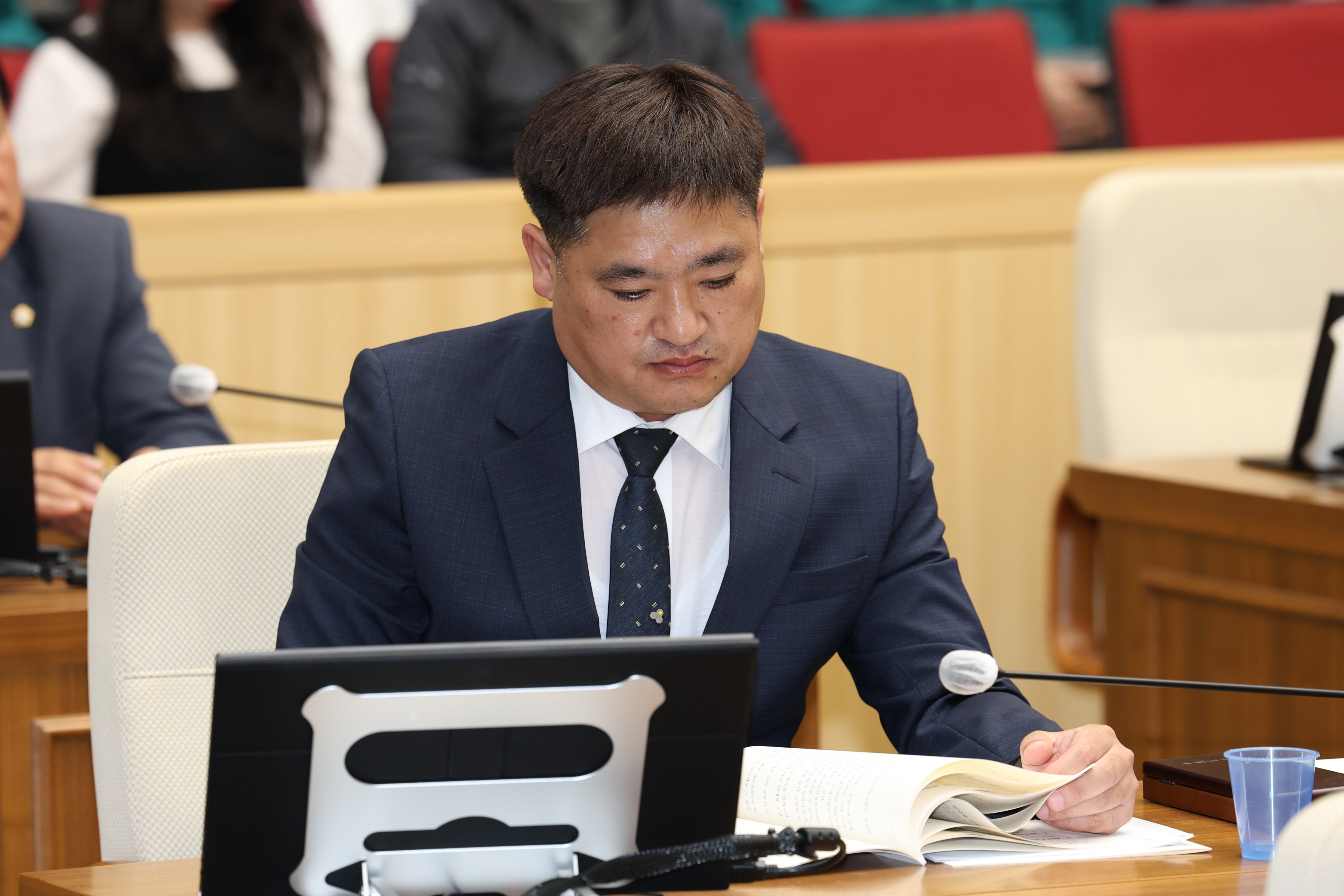 '제271회 에천군의회 임시회 제2차 본회의' 게시글의 사진(9) '2024 05 17 011 제271회 예천군의회 임시회 제2차 본회의.JPG'