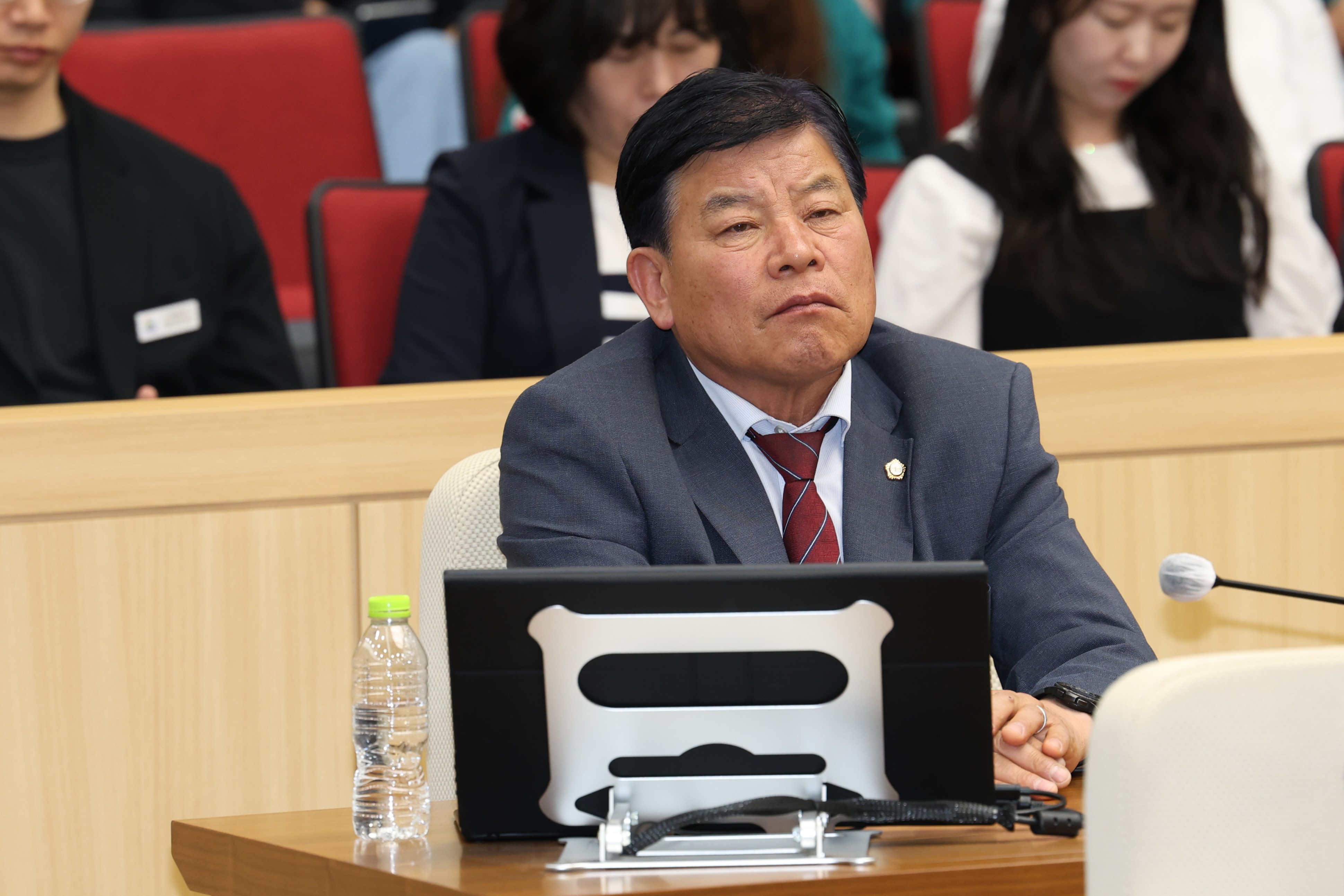 '제271회 에천군의회 임시회 제2차 본회의' 게시글의 사진(10) '2024 05 17 012 제271회 예천군의회 임시회 제2차 본회의.JPG'