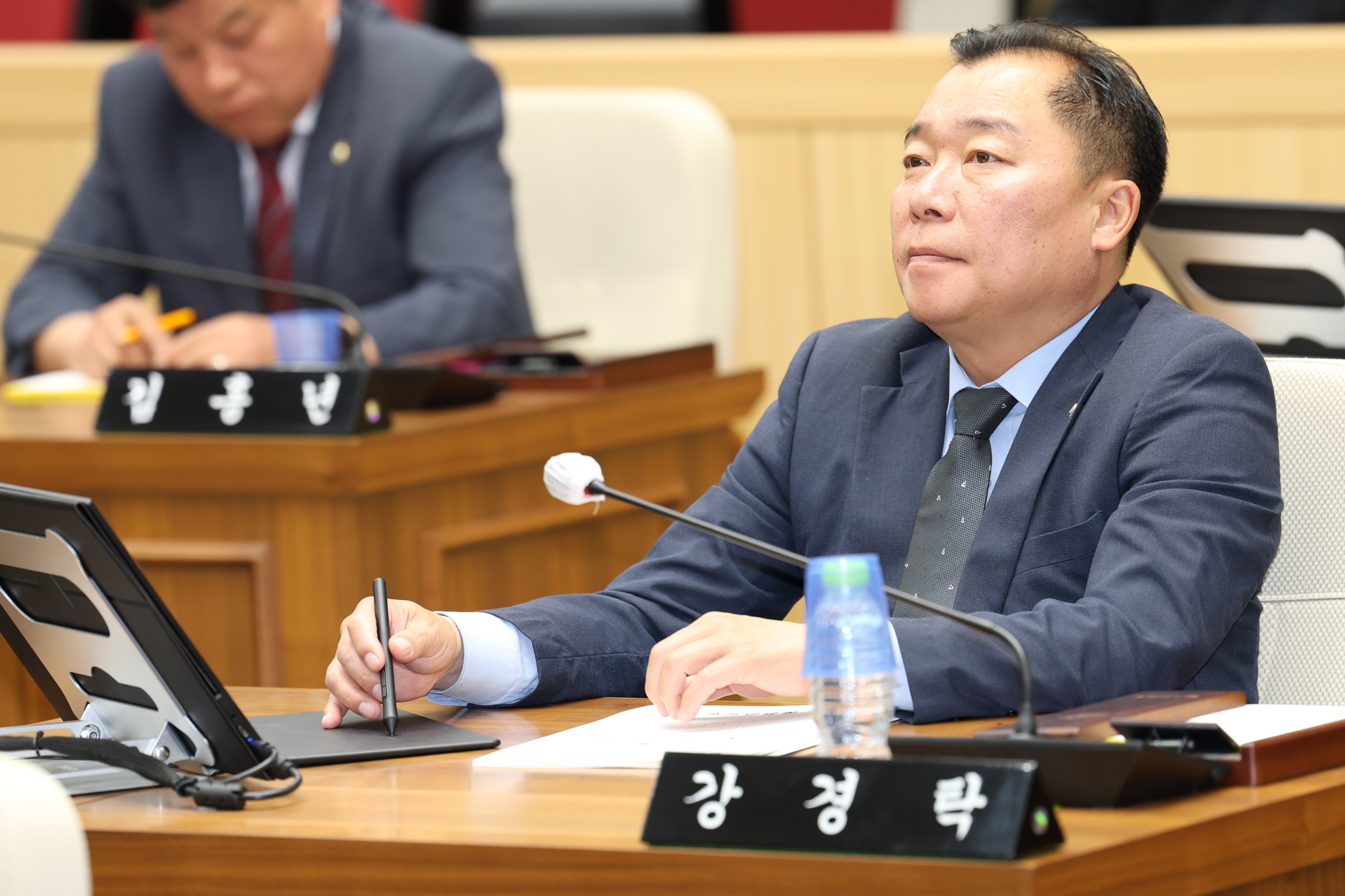 '제271회 에천군의회 임시회 제2차 본회의' 게시글의 사진(6) '2024 05 17 015 제271회 예천군의회 임시회 제2차 본회의.JPG'