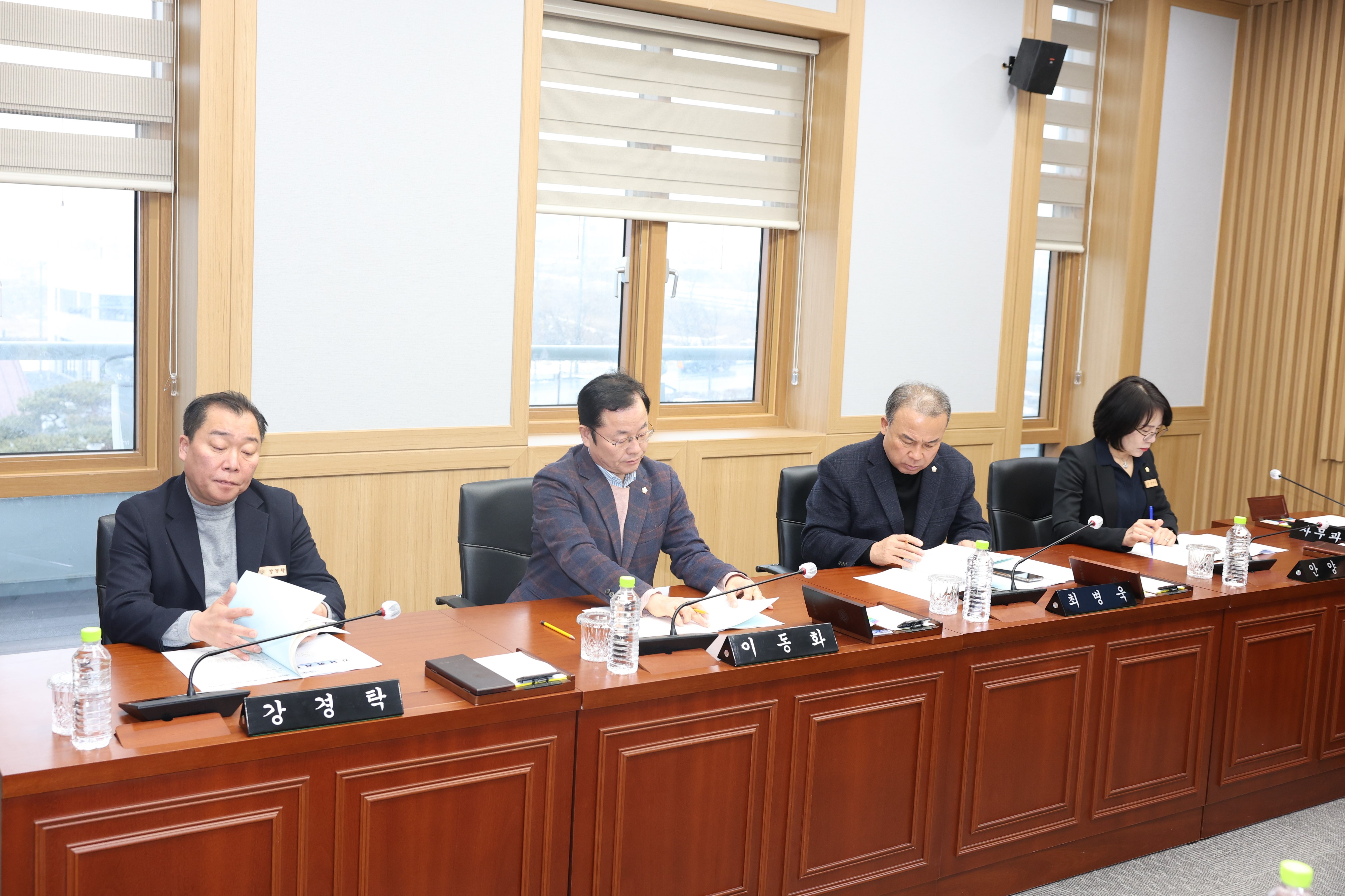 '의원간담회' 게시글의 사진(3) '2025 03 04 013 의원간담회.JPG'