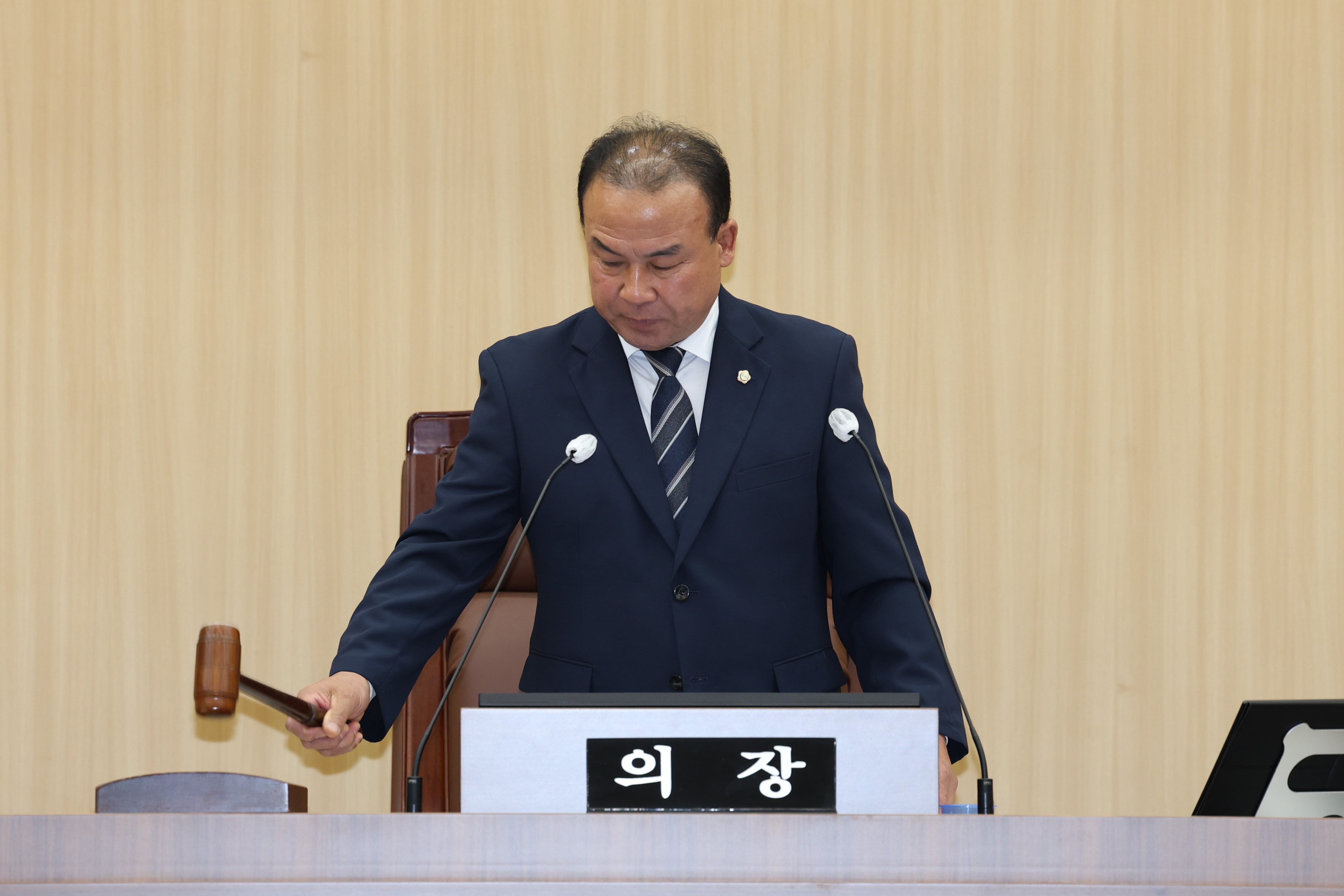 '제271회 에천군의회 임시회 제2차 본회의' 게시글의 사진(12) '2024 05 17 013 제271회 예천군의회 임시회 제2차 본회의.JPG'